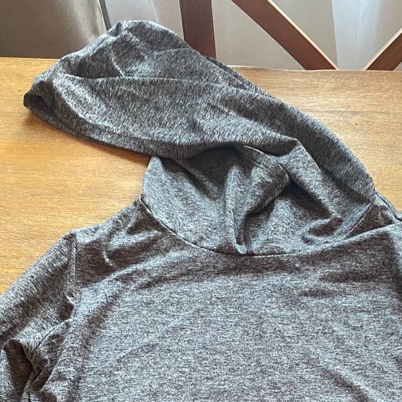 Heather Grey North Face Women's Long sleeve w/ hood - Picture 3 of 5